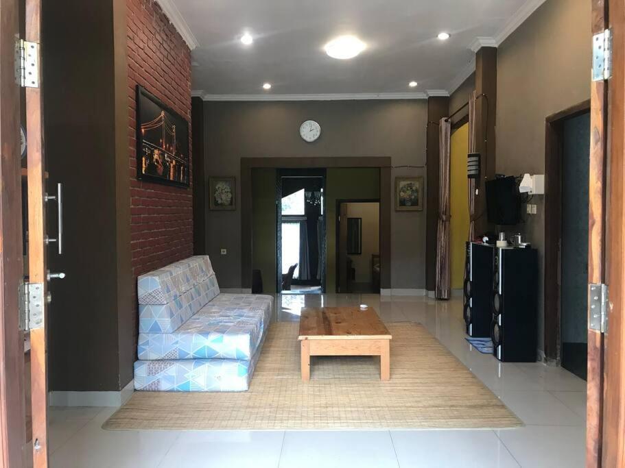 Villa Naumi บันดุง ภายนอก รูปภาพ