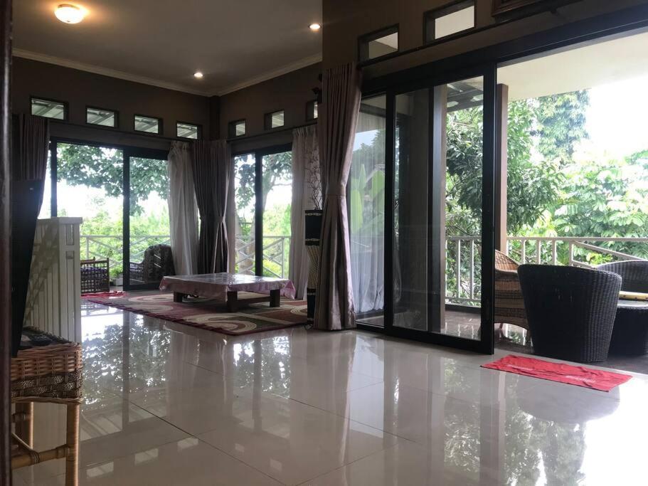 Villa Naumi บันดุง ภายนอก รูปภาพ